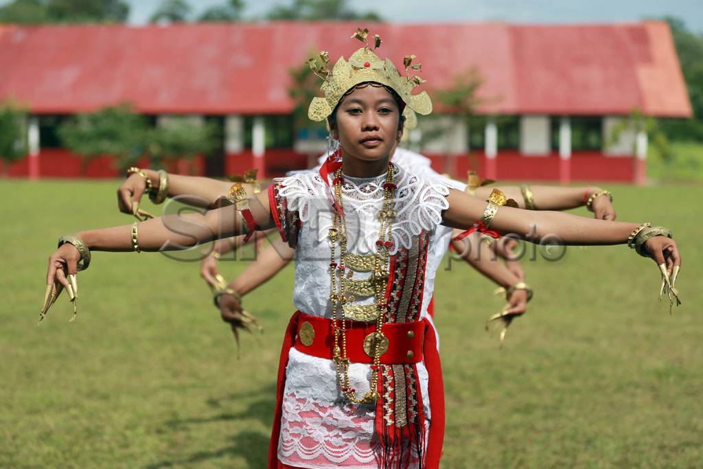 Melestarikan Tari Sigeh...