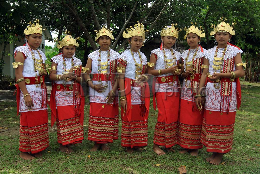 Melestarikan Tari Sigeh...