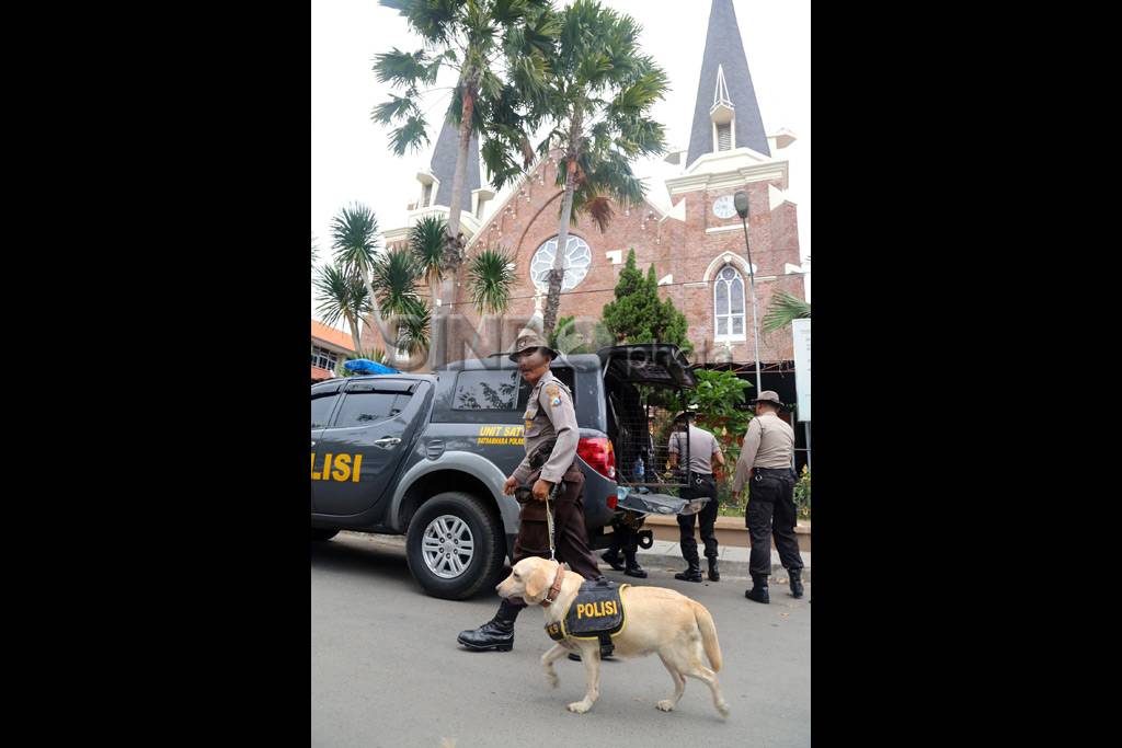 Unit K-9 Sisir Gereja...