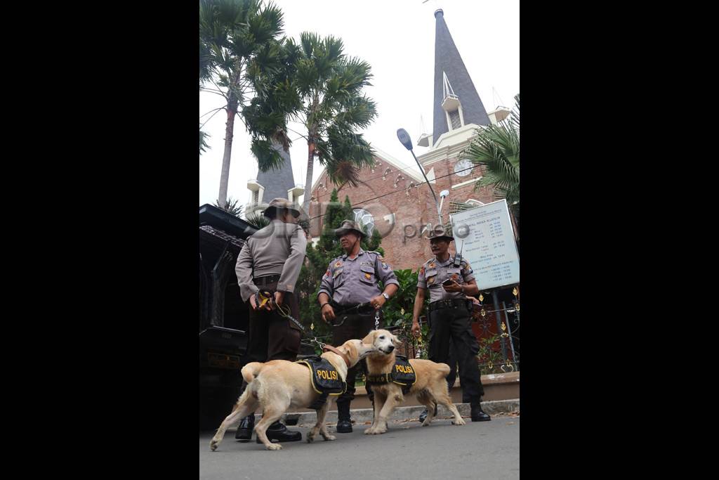 Unit K-9 Sisir Gereja...