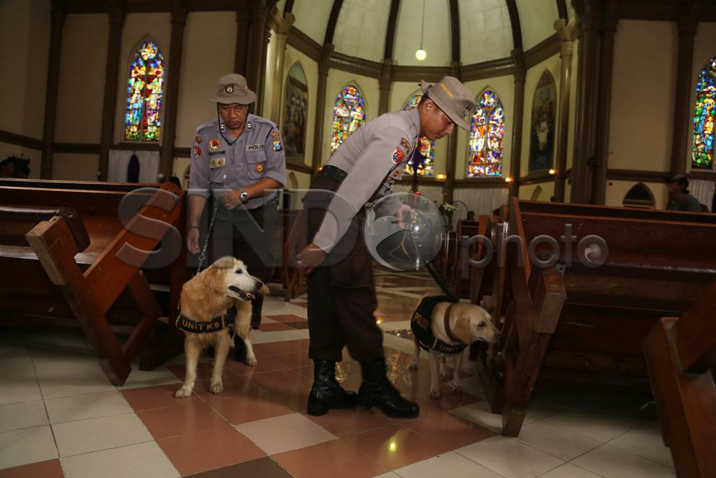 Unit K-9 Sisir Gereja...