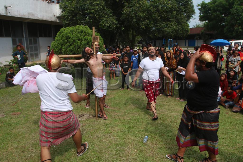 Peringatan Paskah di...
