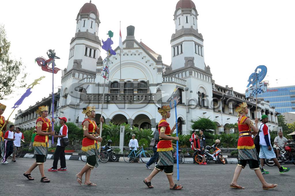 Kirab Seni dan Budaya...