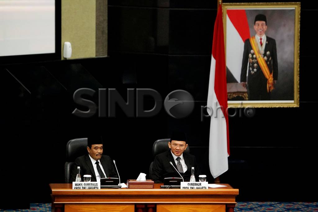 Ahok Sampaikan Laporan...