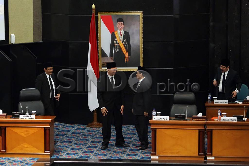 Ahok Sampaikan Laporan...