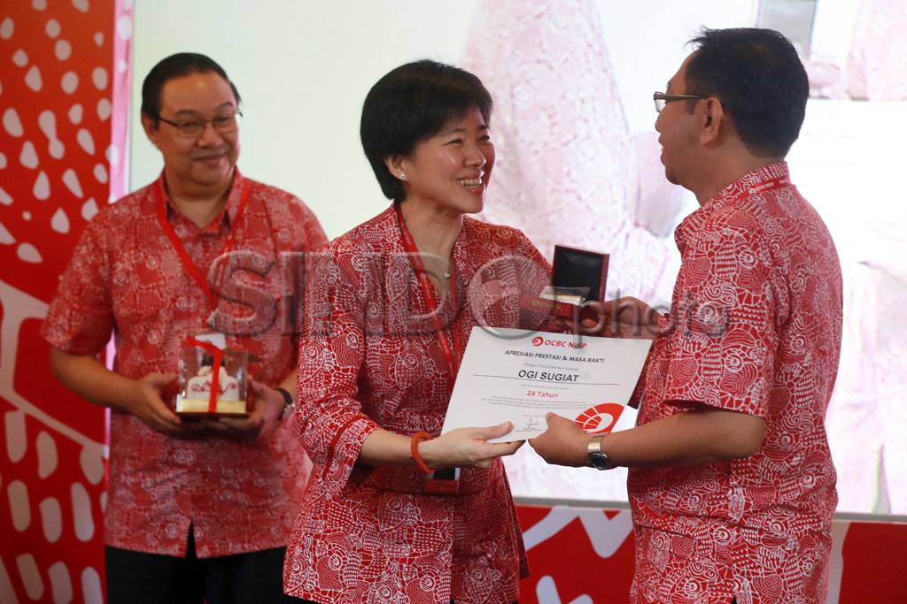 Bank OCBC NISP Rayakan...