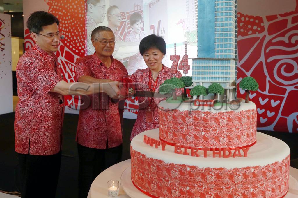 Bank OCBC NISP Rayakan...