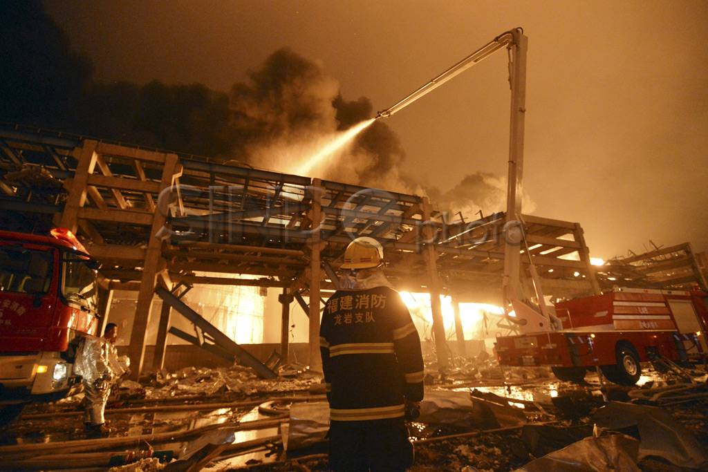 Pabrik Petrokimia Meledak...