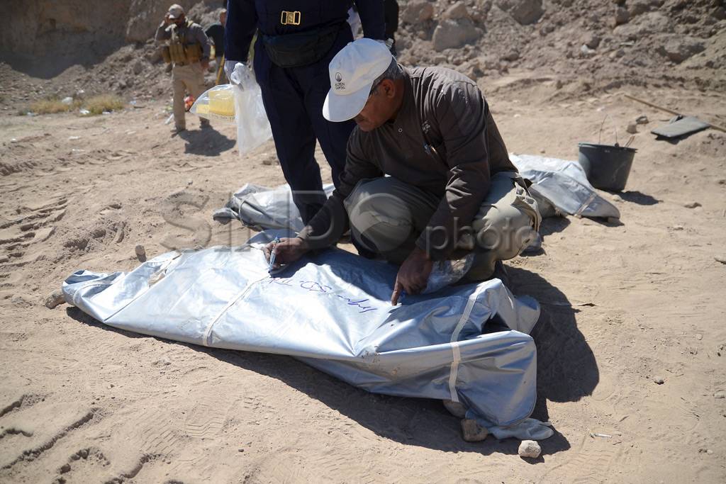 1.700 Tentara Irak Dikubur...