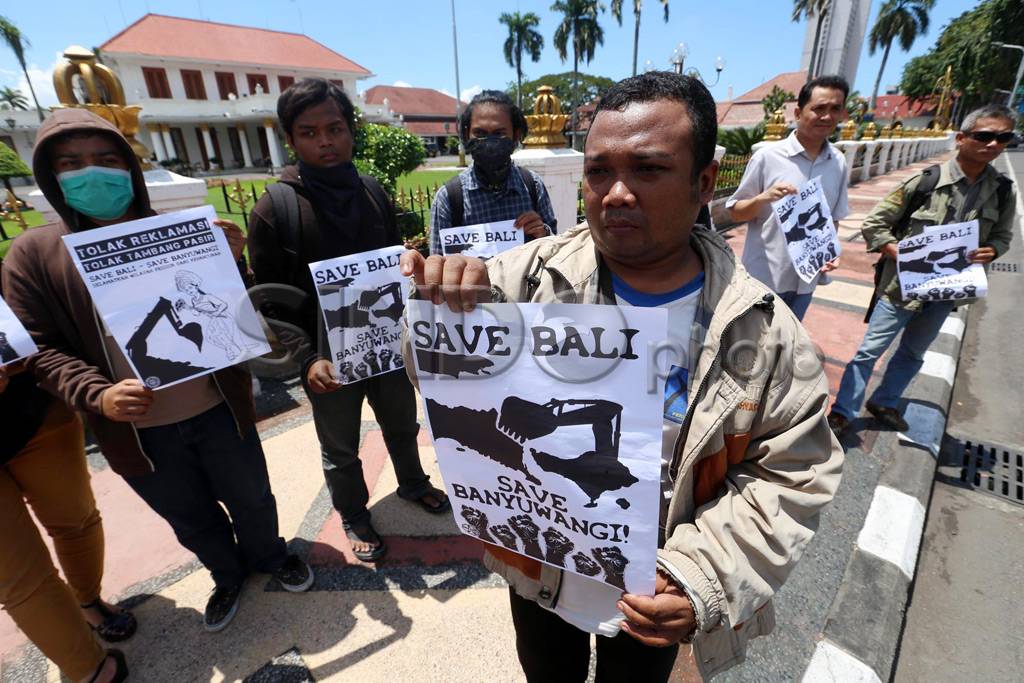 Aktivis Tolak Penambangan...