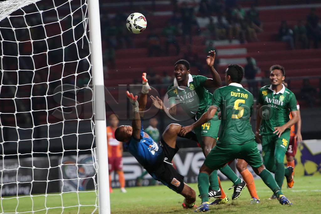 Persebaya Main Imbang...