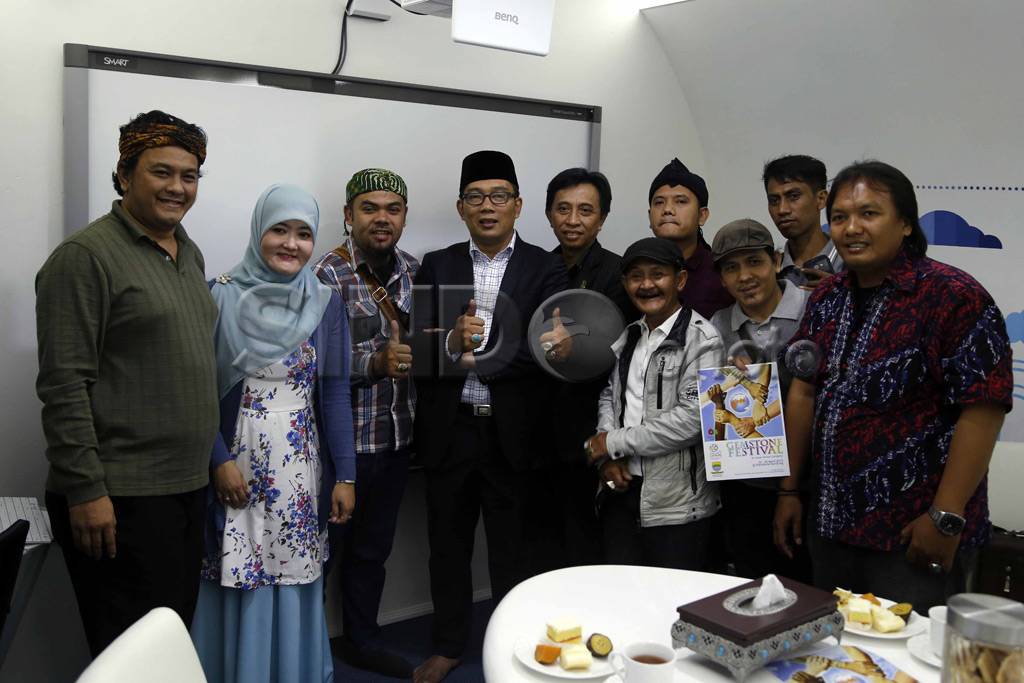 Wali Kota Bandung Terima...