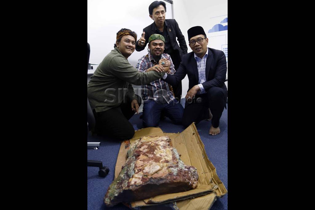 Wali Kota Bandung Terima...