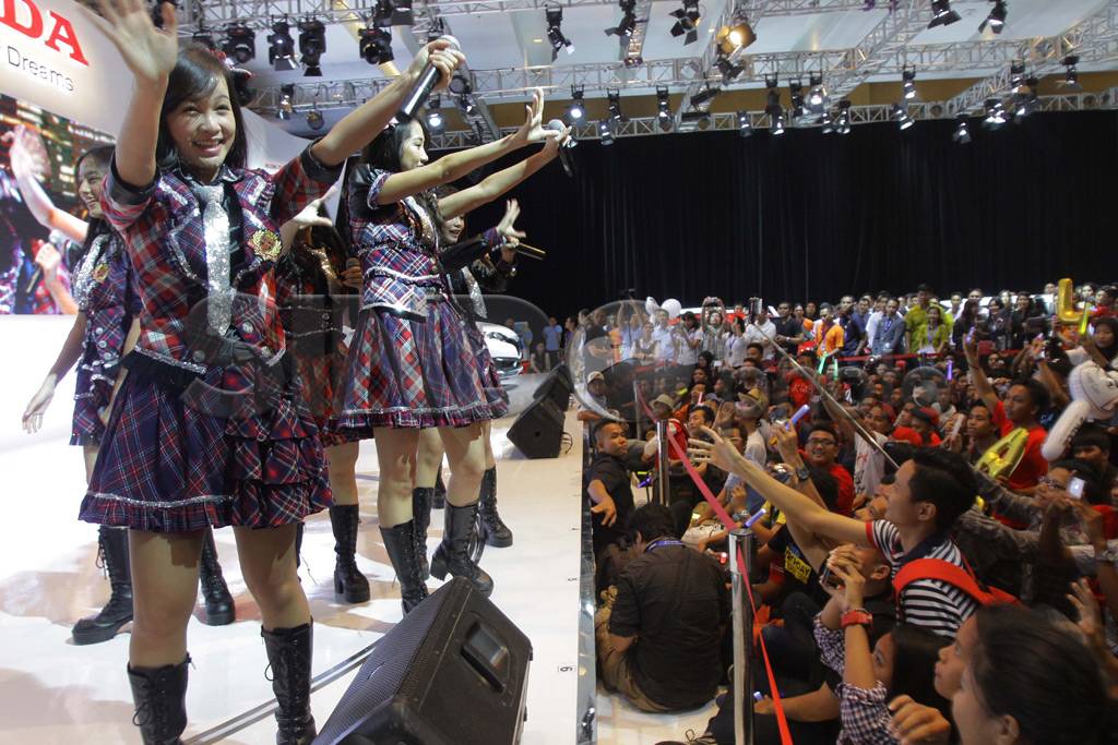 JKT48 Pukau Pengunjung...