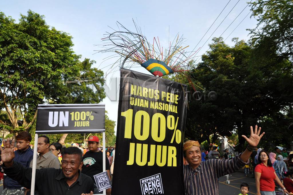 Aksi Dukung Ujian Nasional...