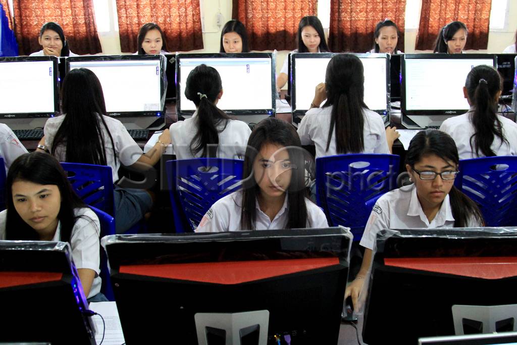 Ujian Nasional CBT di...