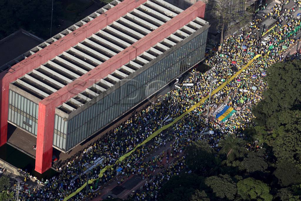 Warga Brazil Desak Presiden...