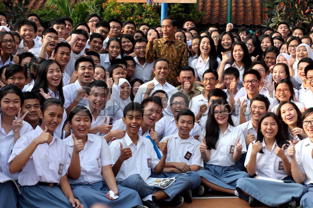 Presiden Jokowi Tinjau...