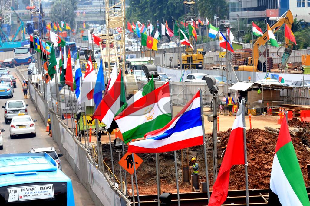 Bendera Negara Peserta...