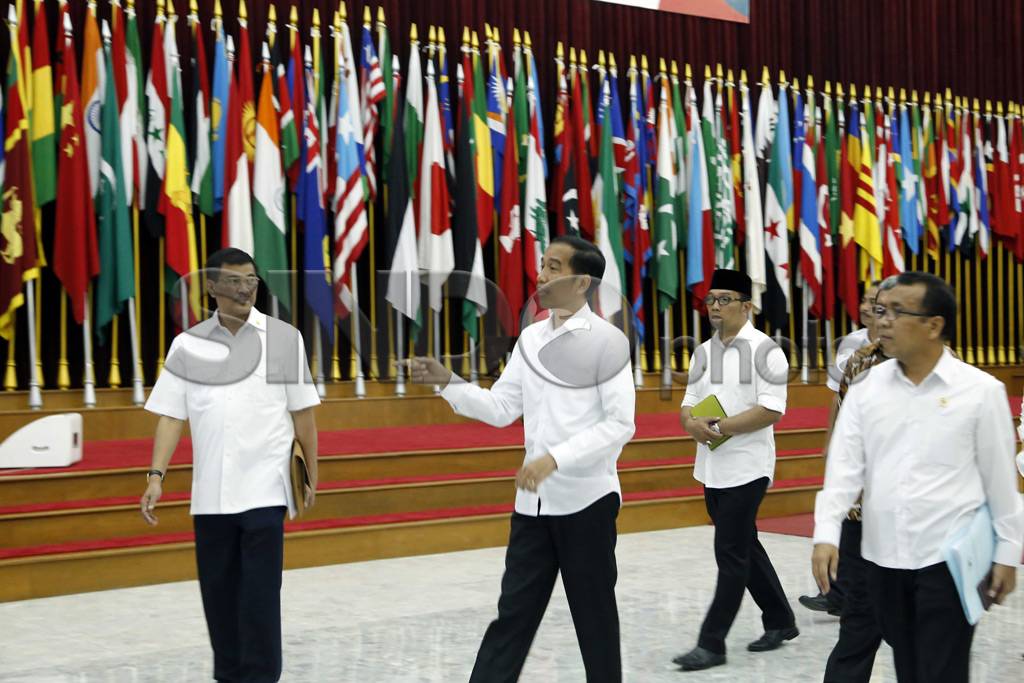 Presiden Jokowi Tinjau...