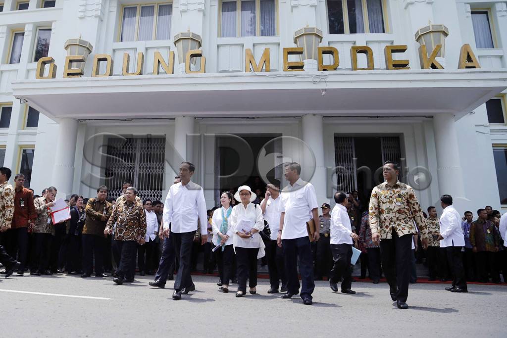 Presiden Jokowi Tinjau...
