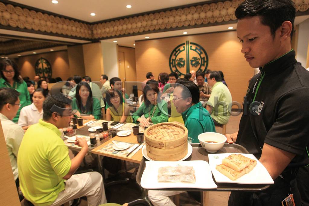 Menikmati Dim Sum Kelas...