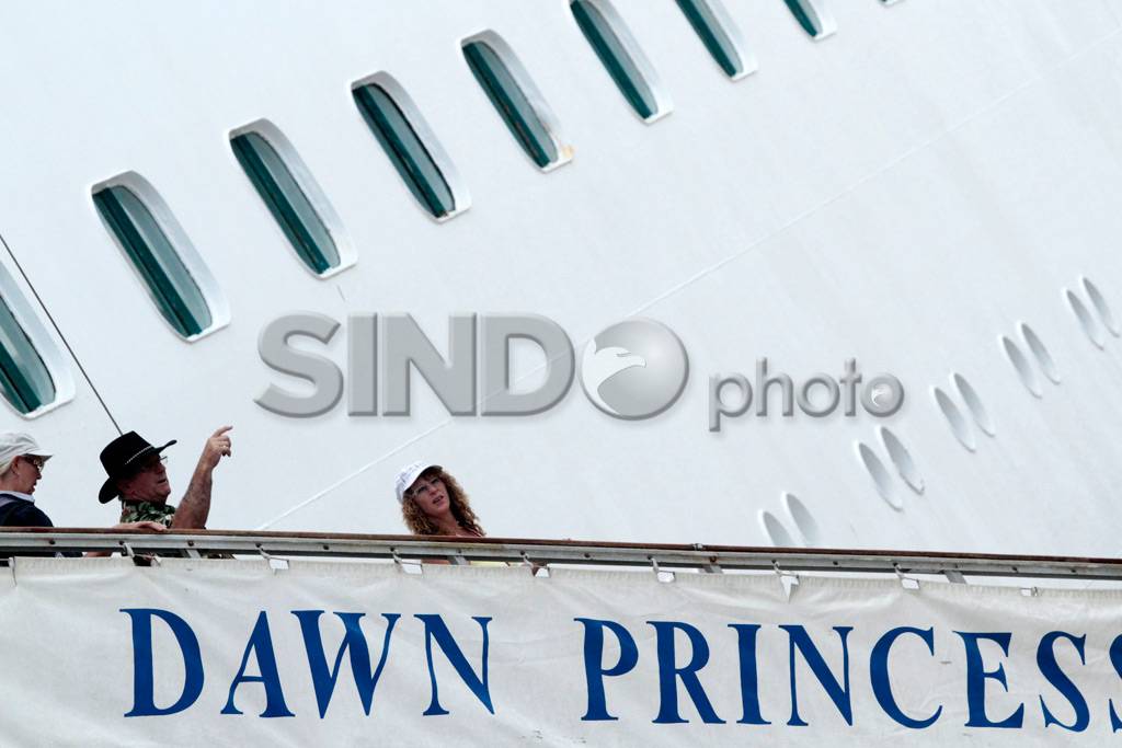 Kapal Pesiar Dawn Princess...