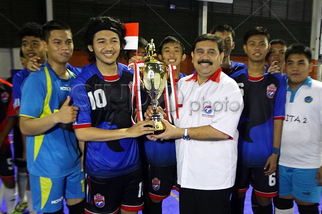 SMA Pelita 2 Juara Turnamen...