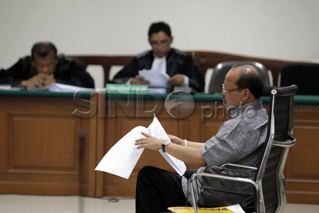 Sutan Bhatoegana Ajukan...
