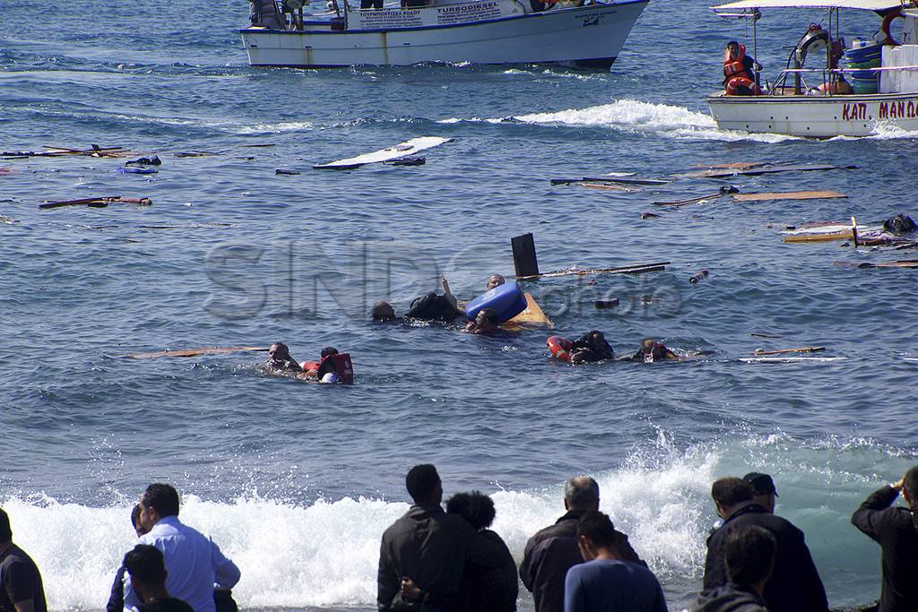 Kapal Kayu Imigran Terdampar...