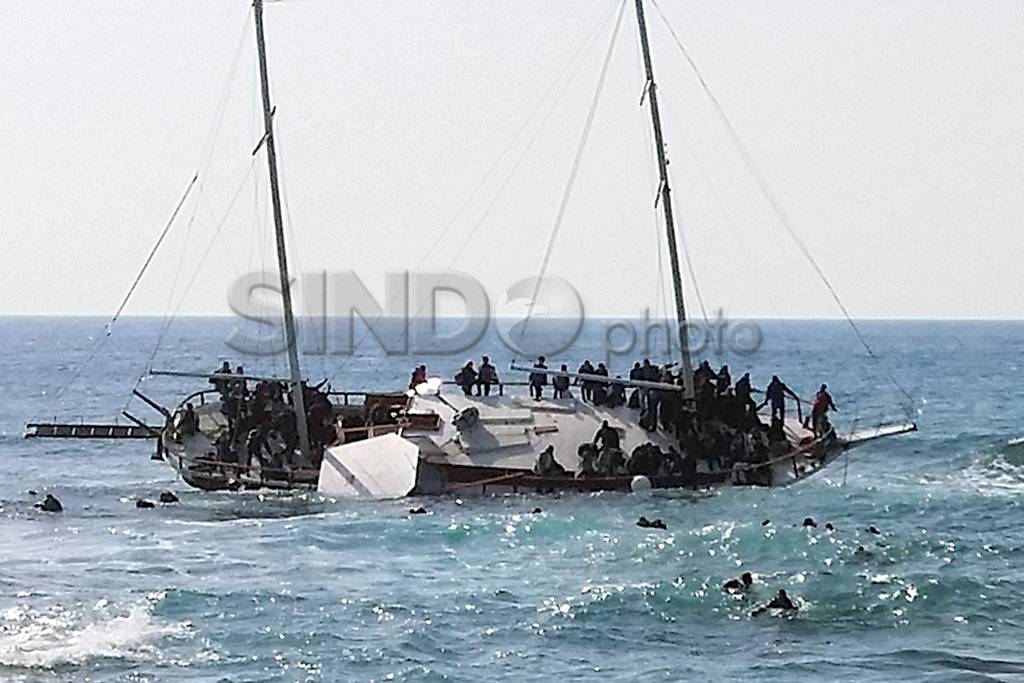 Kapal Kayu Imigran Terdampar...