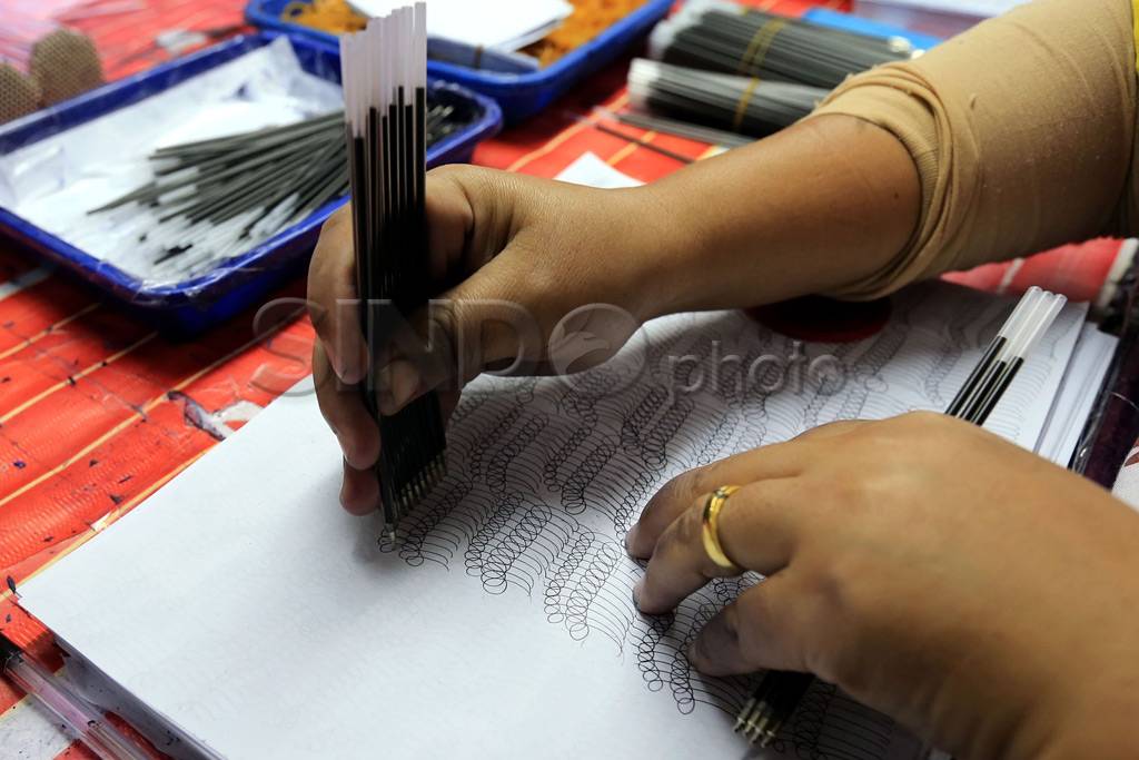 Melihat Pembuatan Pulpen...
