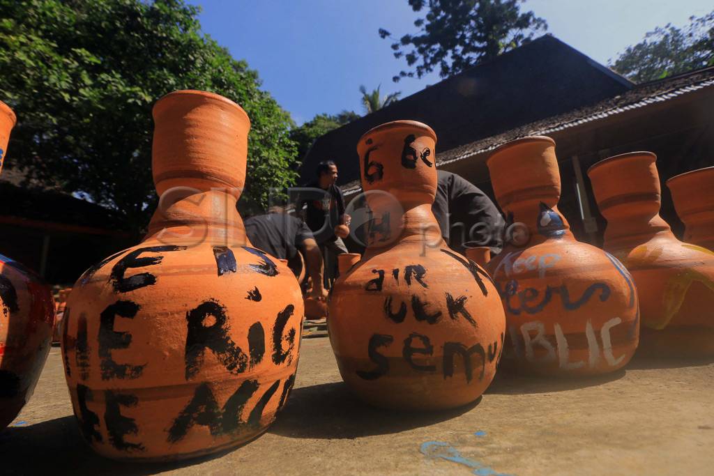 Hari Bumi, Seniman Gelar...
