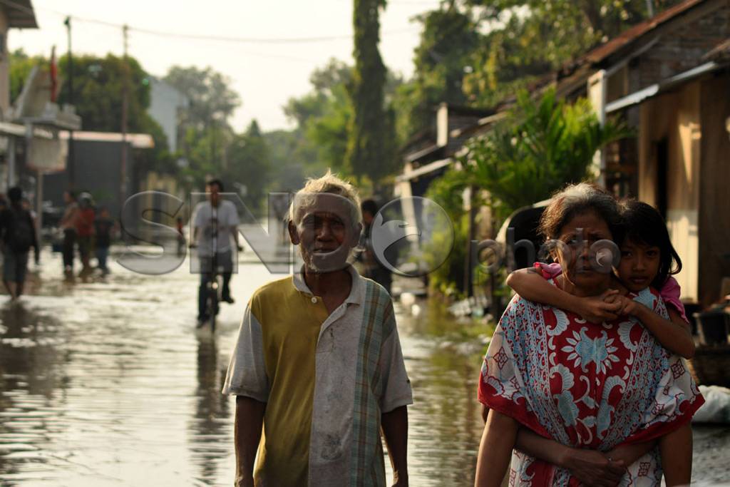 Sungai Komplang Meluap,...