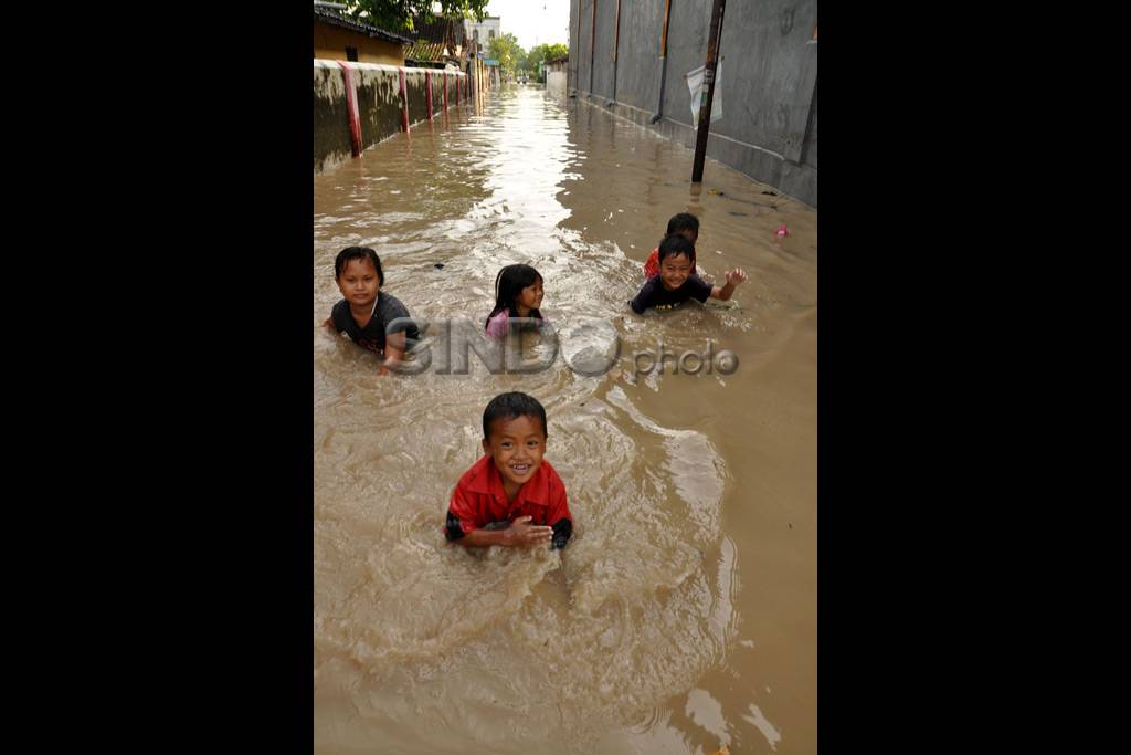 Sungai Komplang Meluap,...