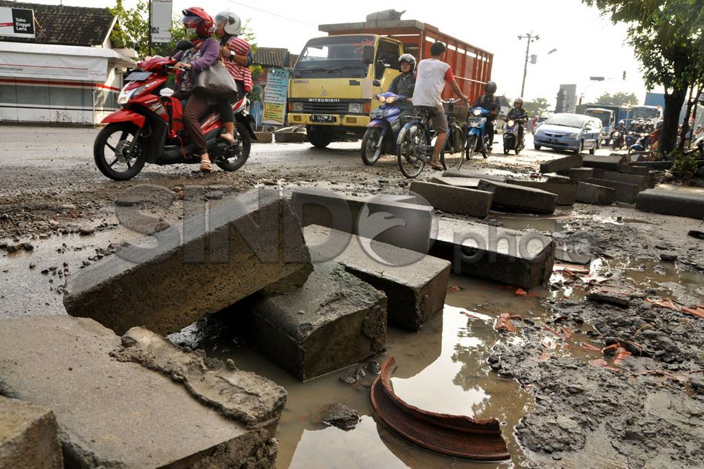 Pembatas Jalan Terhempas...