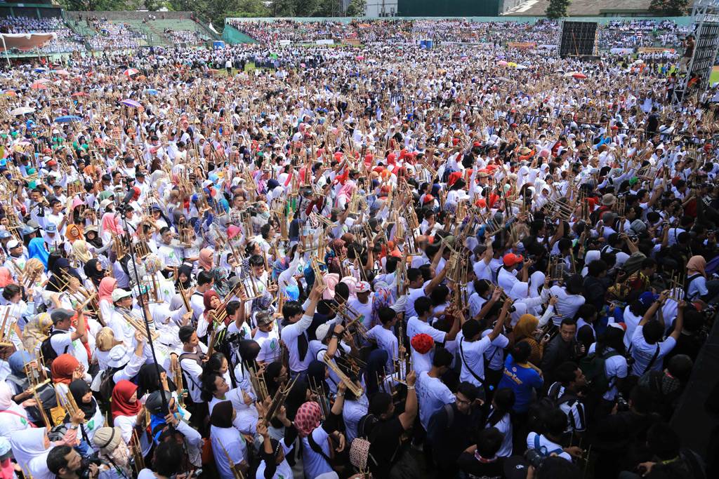 We Are the World, 20...