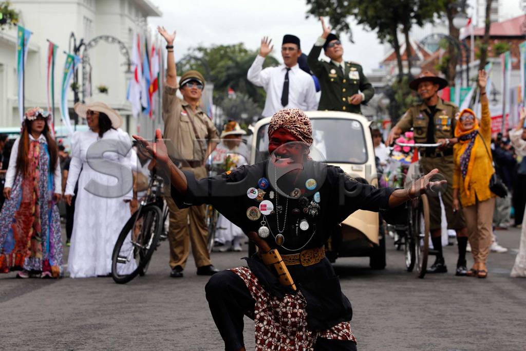 Karnaval Tutup Rangkaian...