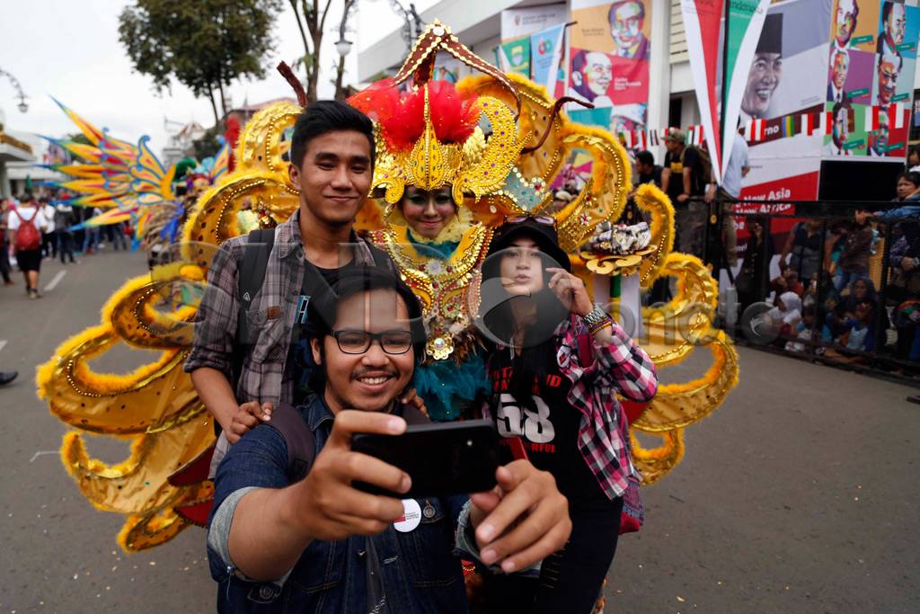 Karnaval Tutup Rangkaian...