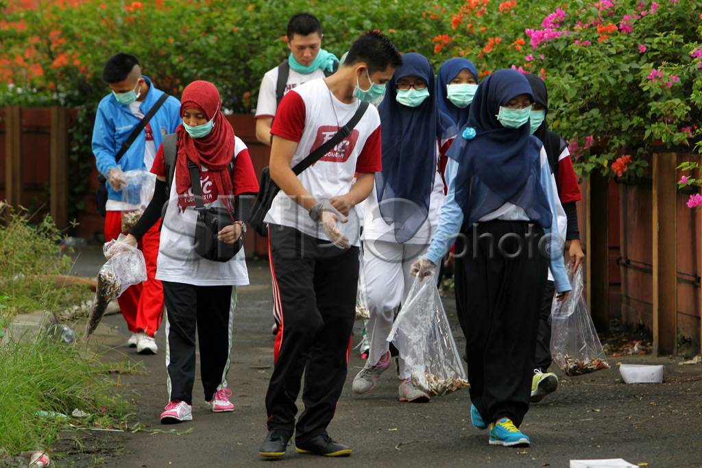 Aksi Pungut Puntung...