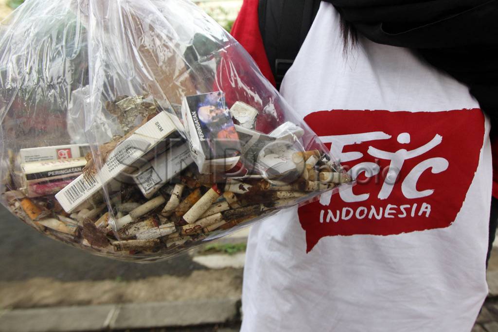 Aksi Pungut Puntung...