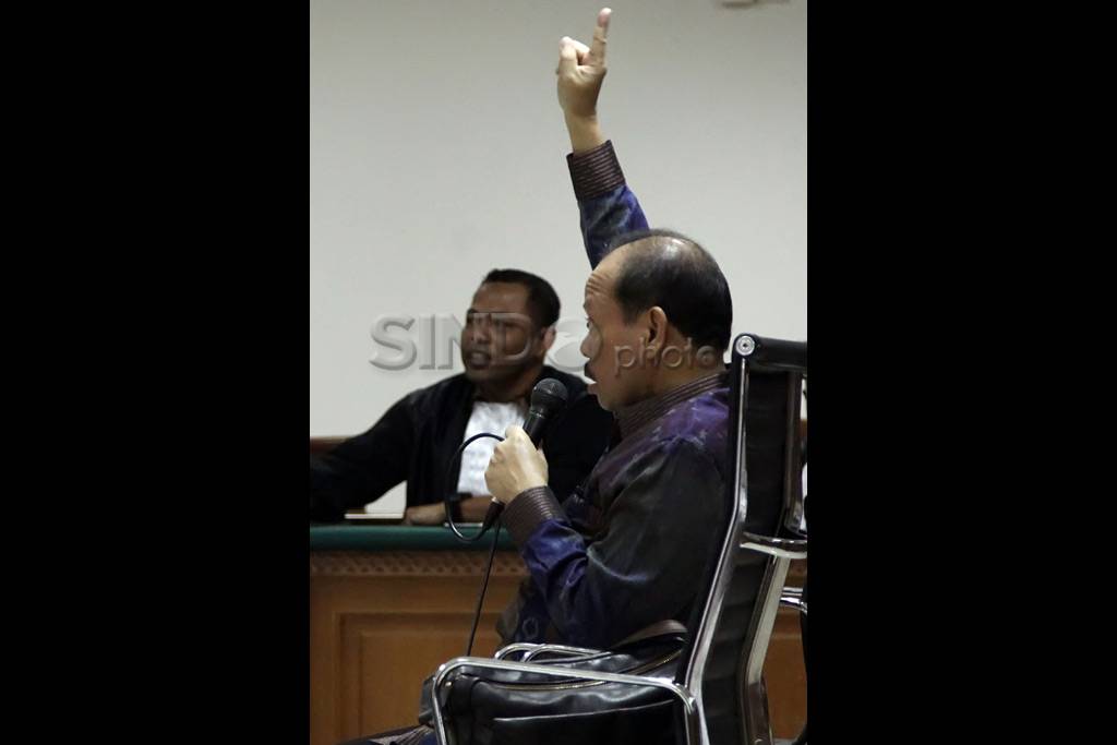 Sutan Bhatoegana Tarik...