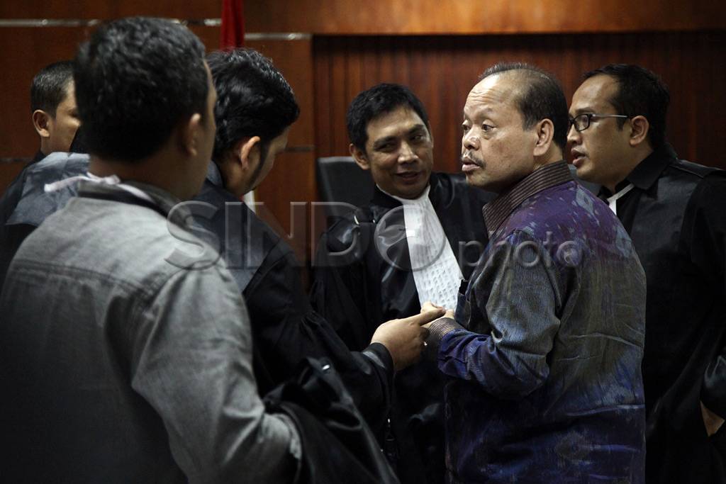 Sutan Bhatoegana Tarik...