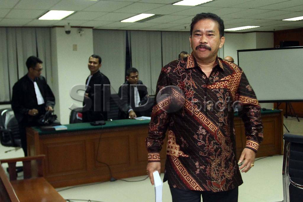 Raja Bonaran Dituntut...
