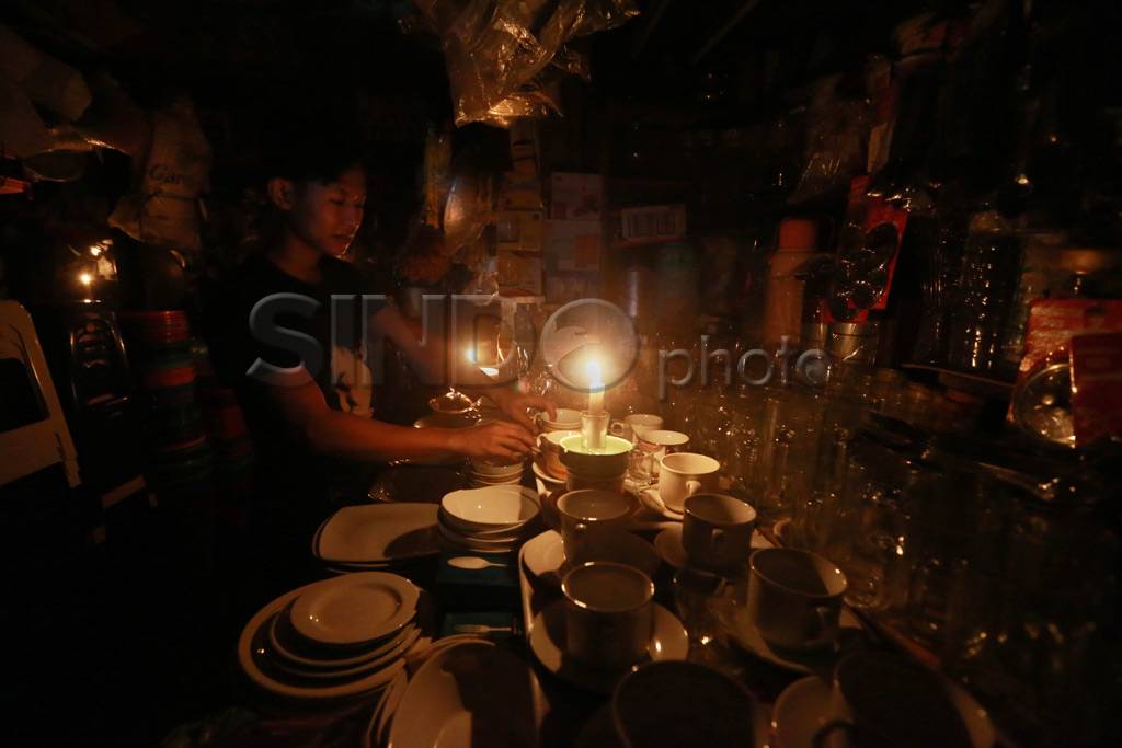 Listrik Padam di Pasar...