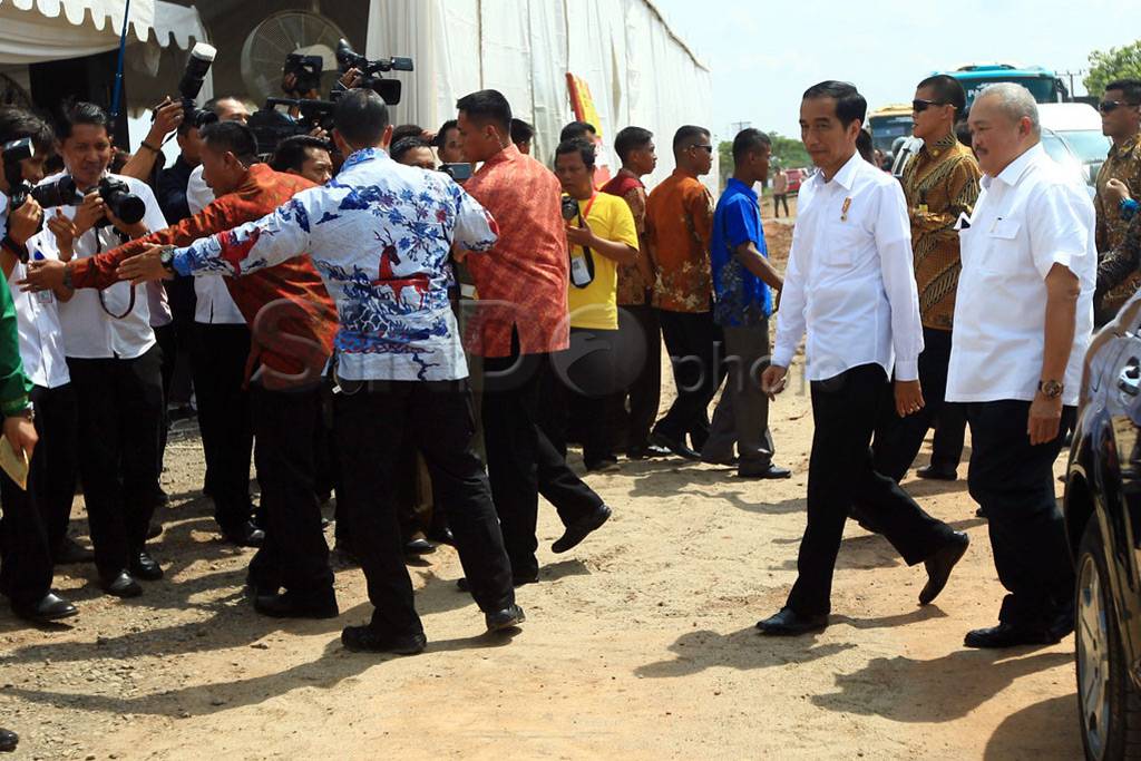 Jokowi Resmikan Ground...