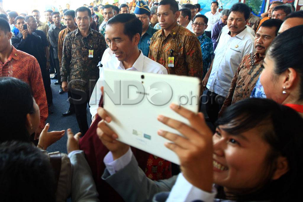 Jokowi Resmikan Ground...