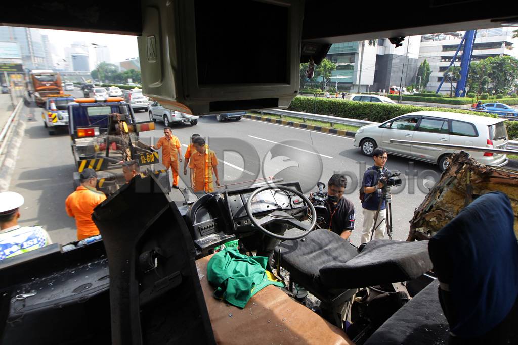 Bus Pembawa Buruh Tabrakan...