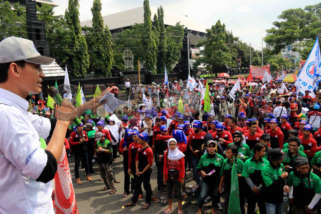 Buruh Semarang Tuntut...