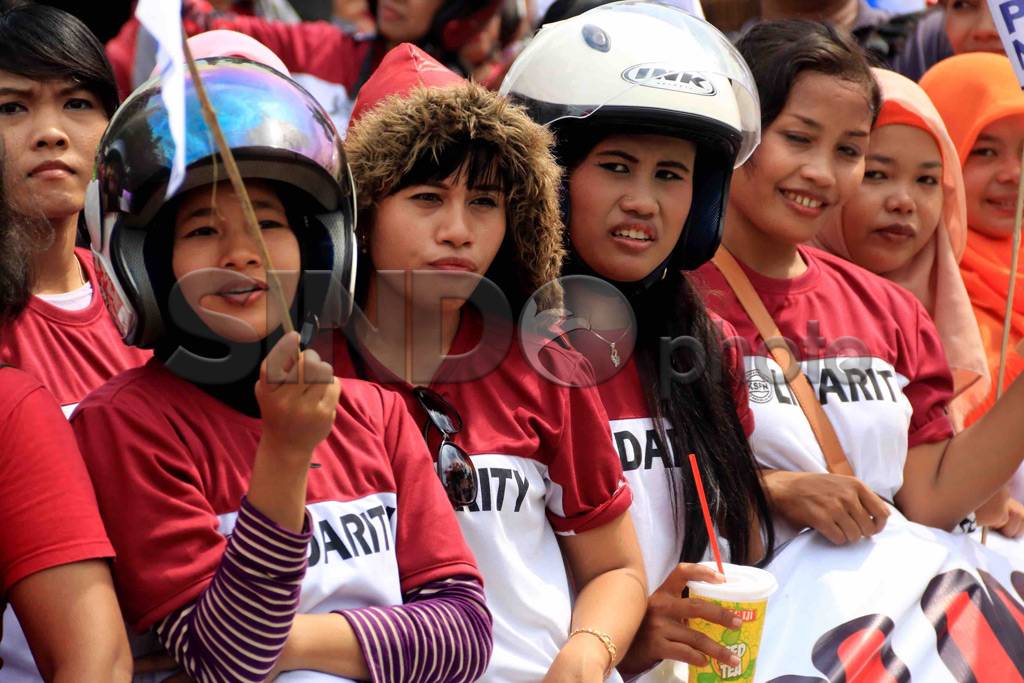 Buruh Semarang Tuntut...
